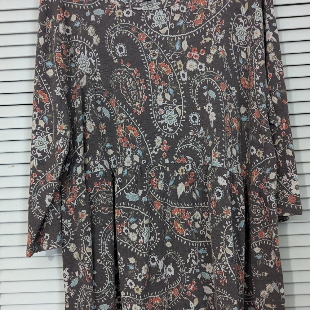 Glitzy girl boutique 4X empire ways shirt tunic style. Runs a little large.